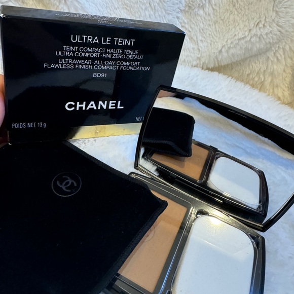 Chanel
Light-deep shade, golden undertone - Picture 4 of 8